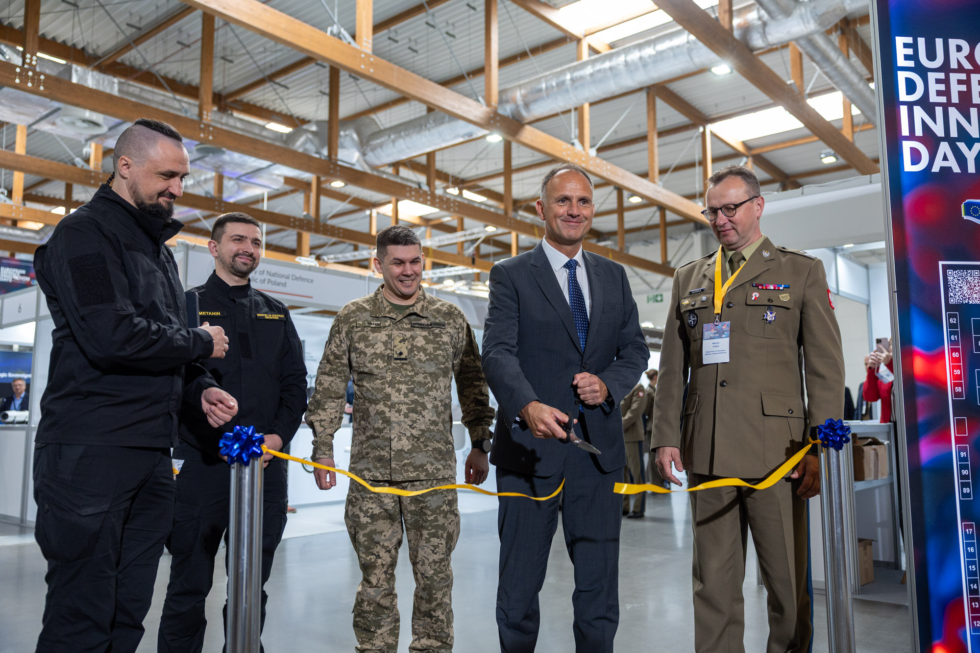 Andre Denk cutting the ribbon opening the EDID25 expo along with Valerii Churkin, Oleksandr Kamyshin, Herman Smetanin, and Marcin Górka